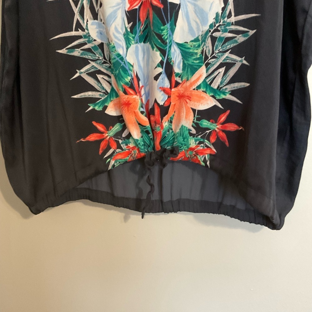 Liz Claiborne navy blouse with floral panel. Size XL - Picture 3 of 6